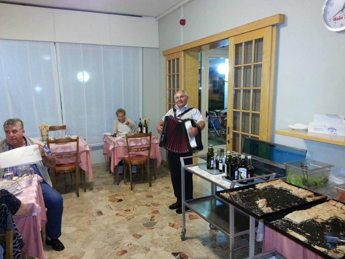 Hotel Irene Риччоне Экстерьер фото