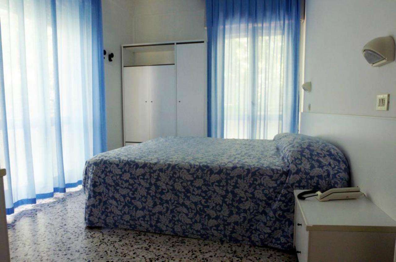 Hotel Irene Риччоне Экстерьер фото